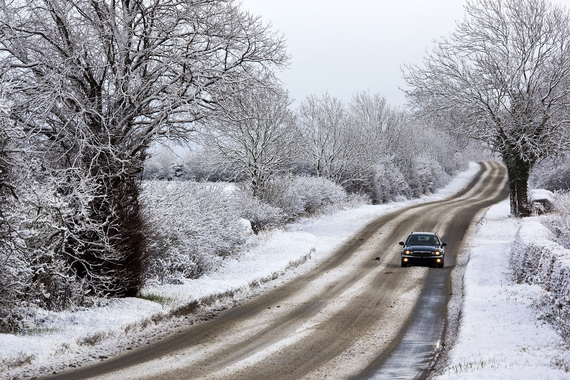 shutterstock_152449781-car-in-snow.jpg